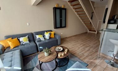 Dúplex Amoblado un Dormitorio 70m2 Cochera y Vista a la Calle en Alquiler en Miraflores