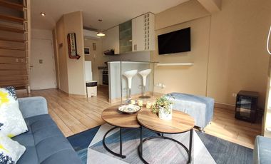Dúplex Amoblado un Dormitorio 70m2 Cochera y Vista a la Calle en Alquiler en Miraflores