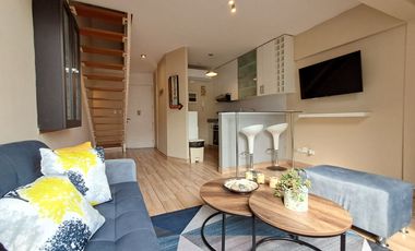 Dúplex Amoblado un Dormitorio 70m2 Cochera y Vista a la Calle en Alquiler en Miraflores