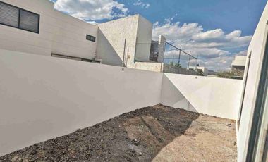 VENDO CASA DE UNA PLANTA EN MAYORCA RESIDENCIAL FRENTE AREA VERDE ZONA SUR LEON