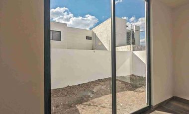 VENDO CASA DE UNA PLANTA EN MAYORCA RESIDENCIAL FRENTE AREA VERDE ZONA SUR LEON