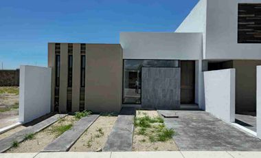 VENDO CASA DE UNA PLANTA EN MAYORCA RESIDENCIAL FRENTE AREA VERDE ZONA SUR LEON