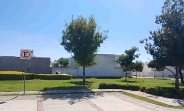 VENDO CASA DE UNA PLANTA EN MAYORCA RESIDENCIAL FRENTE AREA VERDE ZONA SUR LEON