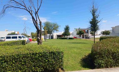VENDO CASA DE UNA PLANTA EN MAYORCA RESIDENCIAL FRENTE AREA VERDE ZONA SUR LEON