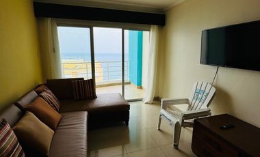 Apartamento Frente Al Mar de Oportunidad!