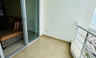 Apartamento Frente Al Mar de Oportunidad!
