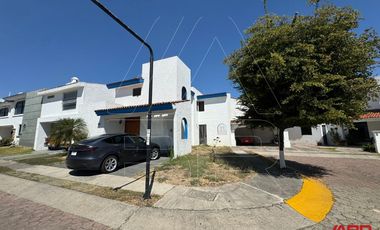 CASA EN VENTA EN ESQUINA EN ZONA VIRREYES