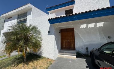 CASA EN VENTA EN ESQUINA EN ZONA VIRREYES