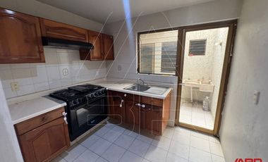 CASA EN VENTA EN ESQUINA EN ZONA VIRREYES