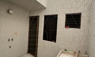 CASA EN VENTA EN ESQUINA EN ZONA VIRREYES