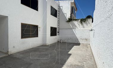 CASA EN VENTA EN ESQUINA EN ZONA VIRREYES