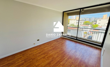 Departamento amplio y soleado en sector oriente de plan de Viña del mar.