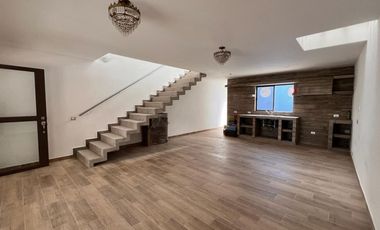 Casa en Renta en Lomas 4ta. Ideal para Oficina, clases de yoga, clases de baile incluso para SPA.