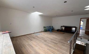 Casa en Renta en Lomas 4ta. Ideal para Oficina, clases de yoga, clases de baile incluso para SPA.