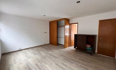 Casa en Renta en Lomas 4ta. Ideal para Oficina, clases de yoga, clases de baile incluso para SPA.