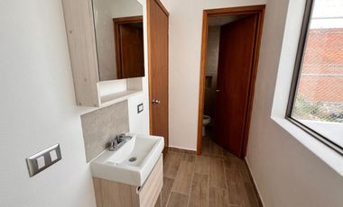 Casa en Renta en Lomas 4ta. Ideal para Oficina, clases de yoga, clases de baile incluso para SPA.