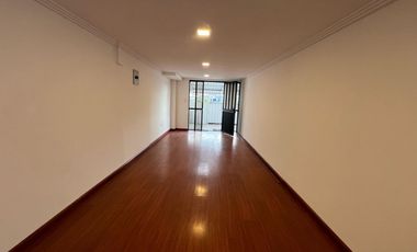 Venta de Amplia y  Bonita Casa  - Ubicada en Cdla. Ingenieros | Cuenca