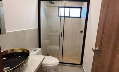 Venta de Amplia y  Bonita Casa  - Ubicada en Cdla. Ingenieros | Cuenca