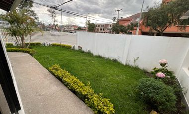 Venta de Amplia y  Bonita Casa  - Ubicada en Cdla. Ingenieros | Cuenca