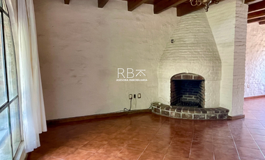 Casa en Venta con Estilo Medieval y Terraza Privada