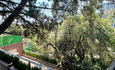 Casa en Venta con Estilo Medieval y Terraza Privada