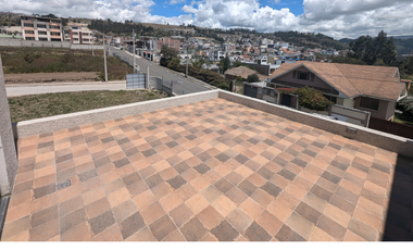 CASA EN CONJUNTO HUACHI CHICO AMBATO