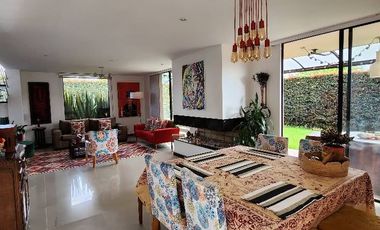 CHIA VENDO CASA HERMOSA DE  3 PISOS CON AREA DE CONSTRUCCION DE  330mts+25 terraza, lote 432 mts 5 habitaciones +cuarto de servicio,parqueadero 3 auto