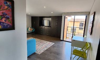 CHIA VENDO CASA HERMOSA DE  3 PISOS CON AREA DE CONSTRUCCION DE  330mts+25 terraza, lote 432 mts 5 habitaciones +cuarto de servicio,parqueadero 3 auto