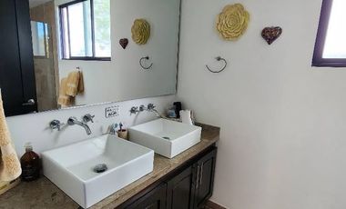 CHIA VENDO CASA HERMOSA DE  3 PISOS CON AREA DE CONSTRUCCION DE  330mts+25 terraza, lote 432 mts 5 habitaciones +cuarto de servicio,parqueadero 3 auto