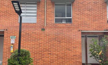 SE VENDE CASA EN PORTAL DE LA AUTOPISTA