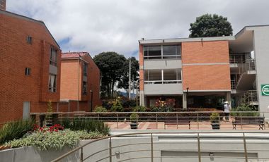 SE VENDE CASA EN PORTAL DE LA AUTOPISTA