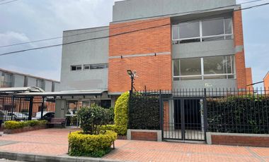 SE VENDE CASA EN PORTAL DE LA AUTOPISTA
