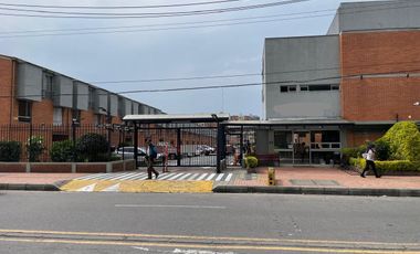 SE VENDE CASA EN PORTAL DE LA AUTOPISTA