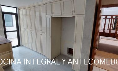 MAGNÍFICA CASA EN LINDAVISTA 4 recámaras y 2 estudios, 5 CAJONES ESTACIONAMIENTO,JARDÍN CUTO. SERVICIO