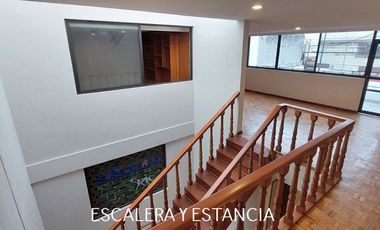 MAGNÍFICA CASA EN LINDAVISTA 4 recámaras y 2 estudios, 5 CAJONES ESTACIONAMIENTO,JARDÍN CUTO. SERVICIO