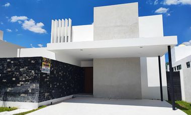 Renta Residencia🏠en Privada Soluna, al norte de Mérida, Yucatán, 3 Recámaras🛏️, piscina, etc.