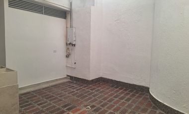 SE RENTA. RENTO CASA ESPACIOSA EN LAURELESS