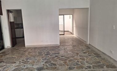 SE RENTA. RENTO CASA ESPACIOSA EN LAURELESS