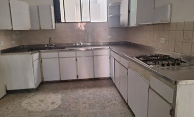 SE RENTA. RENTO CASA ESPACIOSA EN LAURELESS