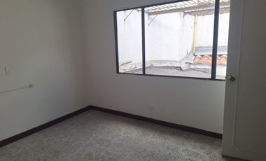 SE RENTA. RENTO CASA ESPACIOSA EN LAURELESS