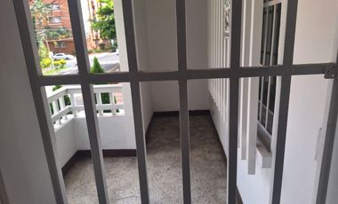 SE RENTA. RENTO CASA ESPACIOSA EN LAURELESS