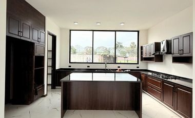 HERMOSA VILLA EN VENTA