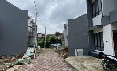 Rumah Strategis 2 Lantai Dekat Stasiun Ciracas Jakarta Timur Bebas Banjir