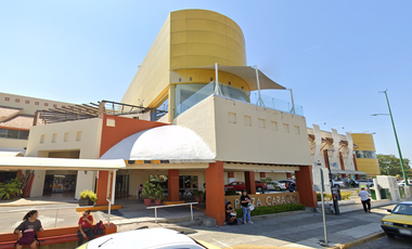 3 Locales Comerciales ubicados en Plaza Caracol, Puerto Vallarta, Jalisco.