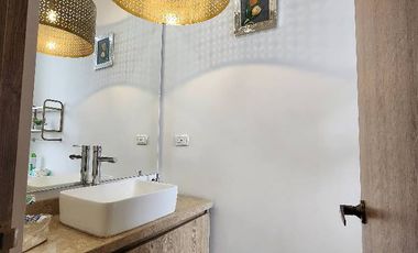 CASA ESQUINERA VENTILADA, ILUMINADA,  DOS  PISOS, CHIA FONQUETA,EDAD 4 AÑOS, 2 PISOS, DOS PARQUEADEROS ,TIENE HIPOTECA  BANCOLOMBIA, ZONA SOCIAL DEL C