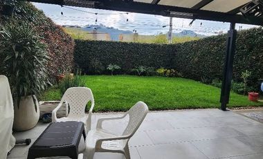 CASA ESQUINERA VENTILADA, ILUMINADA,  DOS  PISOS, CHIA FONQUETA,EDAD 4 AÑOS, 2 PISOS, DOS PARQUEADEROS ,TIENE HIPOTECA  BANCOLOMBIA, ZONA SOCIAL DEL C