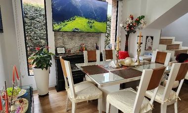 CASA ESQUINERA VENTILADA, ILUMINADA,  DOS  PISOS, CHIA FONQUETA,EDAD 4 AÑOS, 2 PISOS, DOS PARQUEADEROS ,TIENE HIPOTECA  BANCOLOMBIA, ZONA SOCIAL DEL C