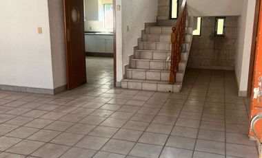 Casa en Renta en Querétaro, Tejeda Corregidora. 330 m2 construcción Ideal para Oficina a Puerta Cerrada.