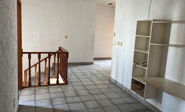 Casa en Renta en Querétaro, Tejeda Corregidora. 330 m2 construcción Ideal para Oficina a Puerta Cerrada.