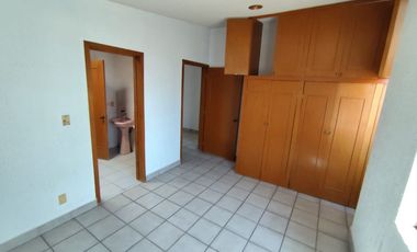 Casa en Renta en Querétaro, Tejeda Corregidora. 330 m2 construcción Ideal para Oficina a Puerta Cerrada.